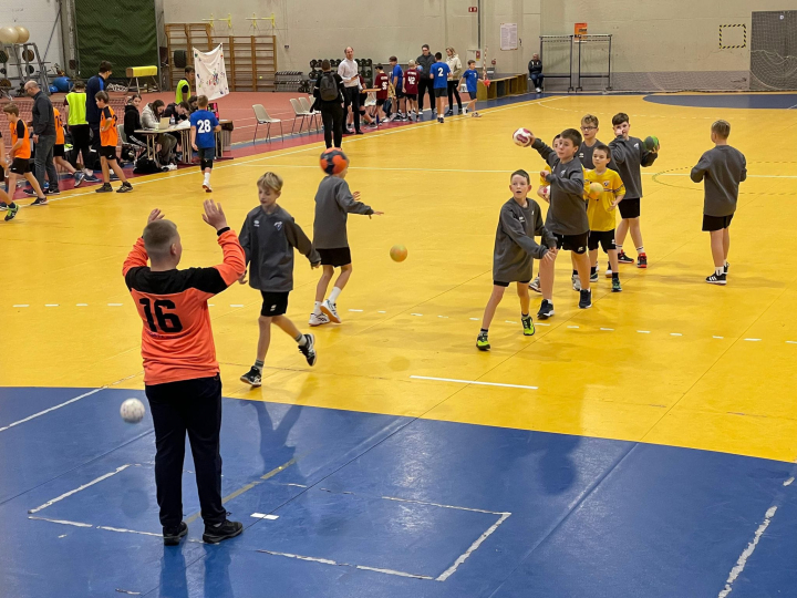 5.novembrī Rīgā DKSS/Vaiņode U13 handbola komanda aizvadīja pirmo posmu Latvijas jaunatnes čempionātā. 